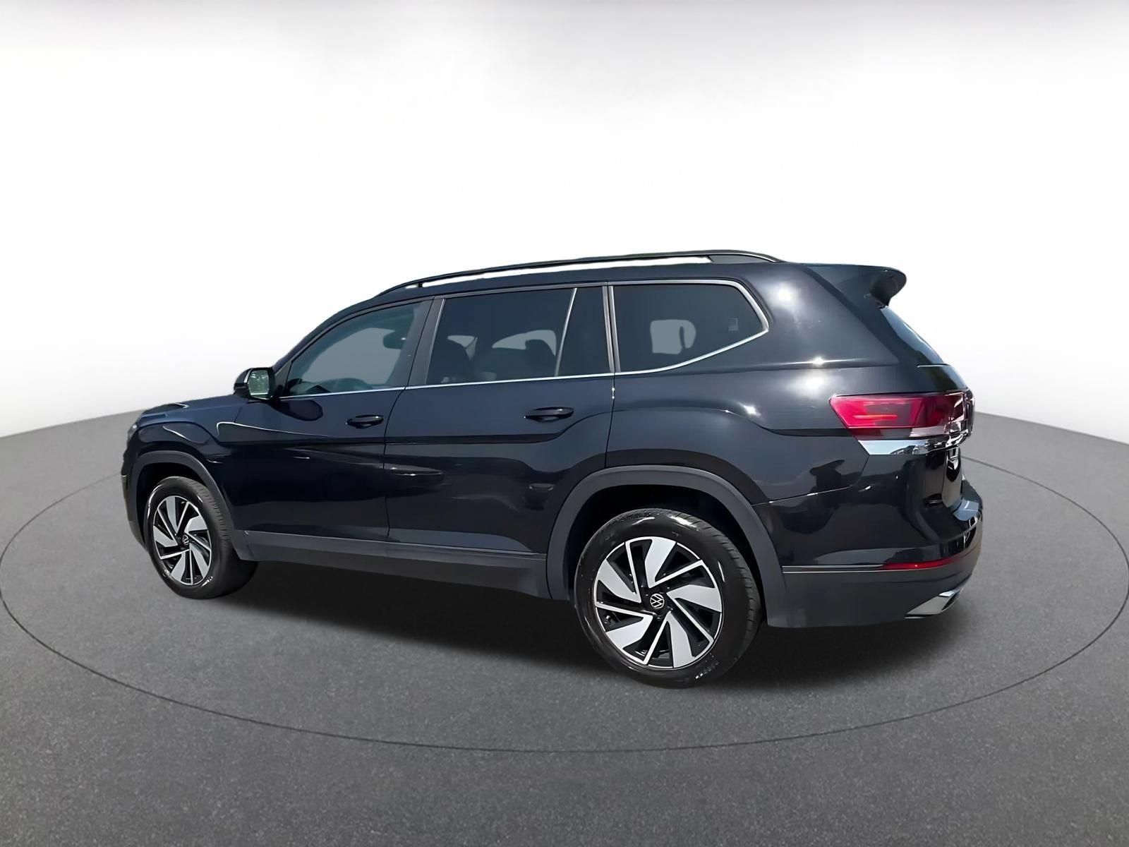 Used 2024 Volkswagen Atlas SE AWD/4WD image 9