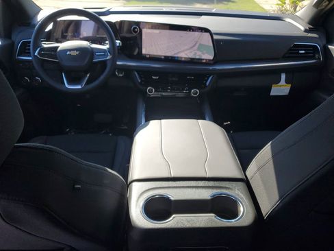 New 2026 Chevrolet Suburban LS image 9