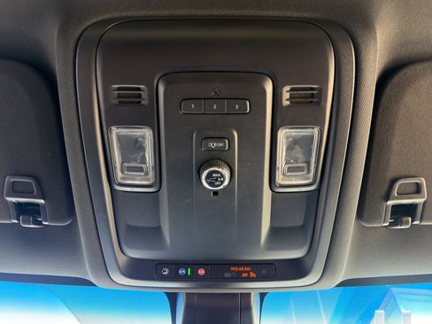 Used 2022 Chevrolet Suburban Z71 AWD/4WD image 17