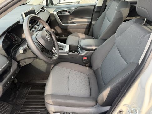 Used 2025 Toyota RAV4 XLE w/ Convenience Package AWD/4WD image 10