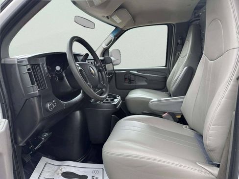 Used 2014 Chevrolet Express 2500 RWD image 11