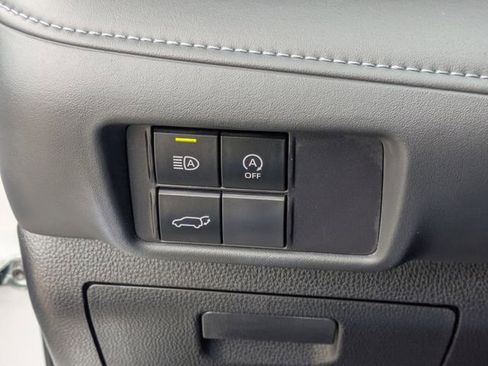 Used 2023 Toyota Highlander LE image 23