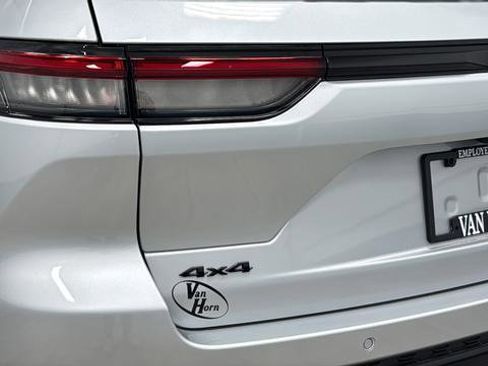 Used 2024 Jeep Grand Cherokee Limited w/ Black Appearance Package image 39