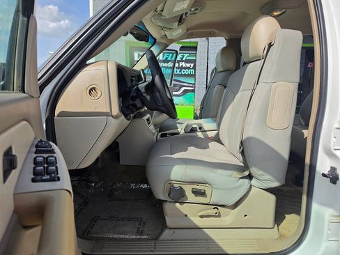 Used 2002 Chevrolet Suburban LS RWD image 19