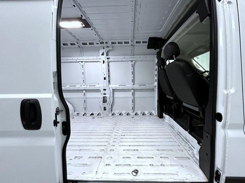 Used 2025 RAM ProMaster 2500 w/ Convenience Group FWD image 17