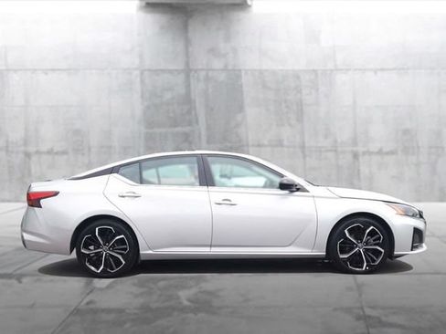 Used 2024 Nissan Altima 2.5 SR FWD image 5