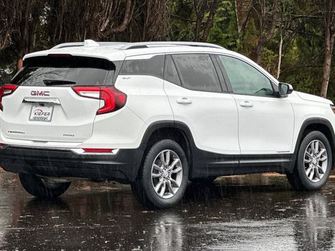 Used 2024 GMC Terrain SLT image 4
