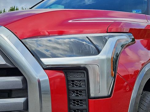 Used 2025 Toyota Tundra Limited AWD/4WD image 9