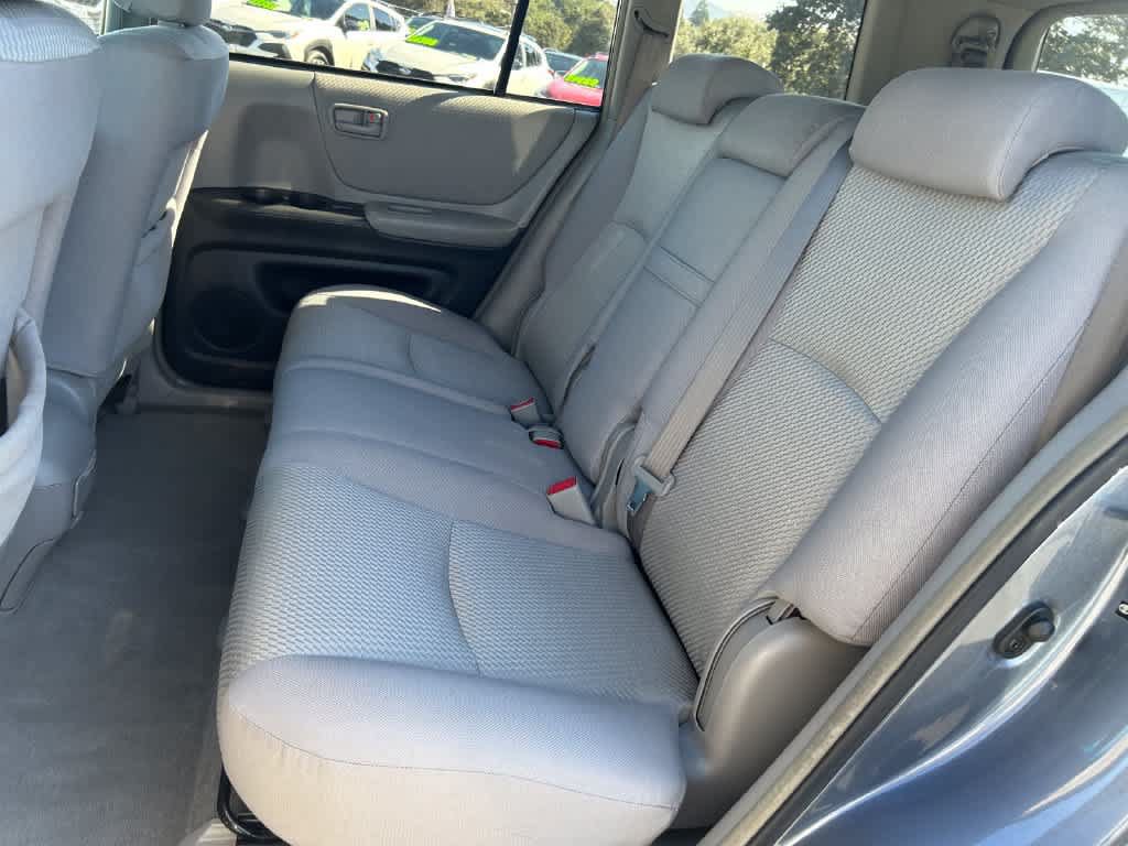 Used 2005 Toyota Highlander 2WD V6 w/ Preferred Pkg image 13
