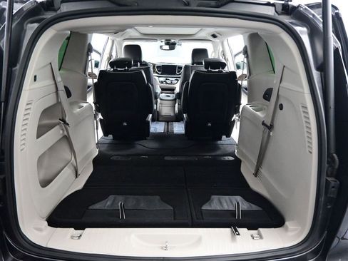 Used 2023 Chrysler Pacifica Limited FWD image 29
