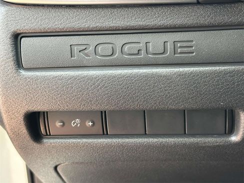 Used 2022 Nissan Rogue S image 12