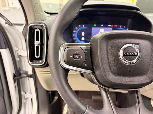 Used 2025 Volvo XC40 B5 Ultra w/ Protection Package Premier AWD/4WD image 10