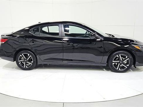 Certified 2025 Nissan Sentra SV FWD image 9
