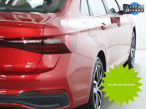 Certified 2025 Volkswagen Jetta SE image 45