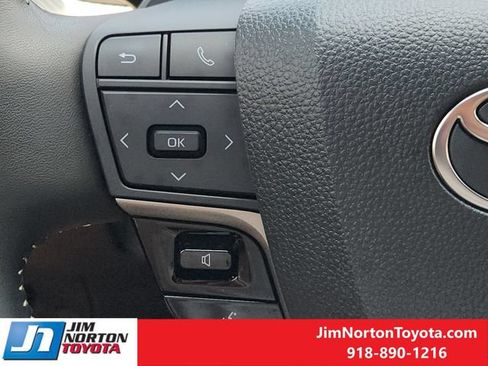 Used 2025 Toyota Camry SE w/ Convenience Package AWD/4WD image 28