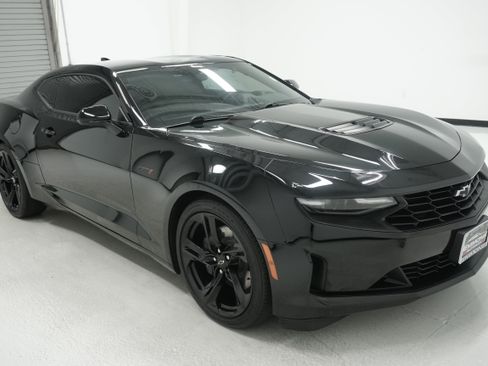 Used 2023 Chevrolet Camaro LT w/ Technology Package RWD image 3