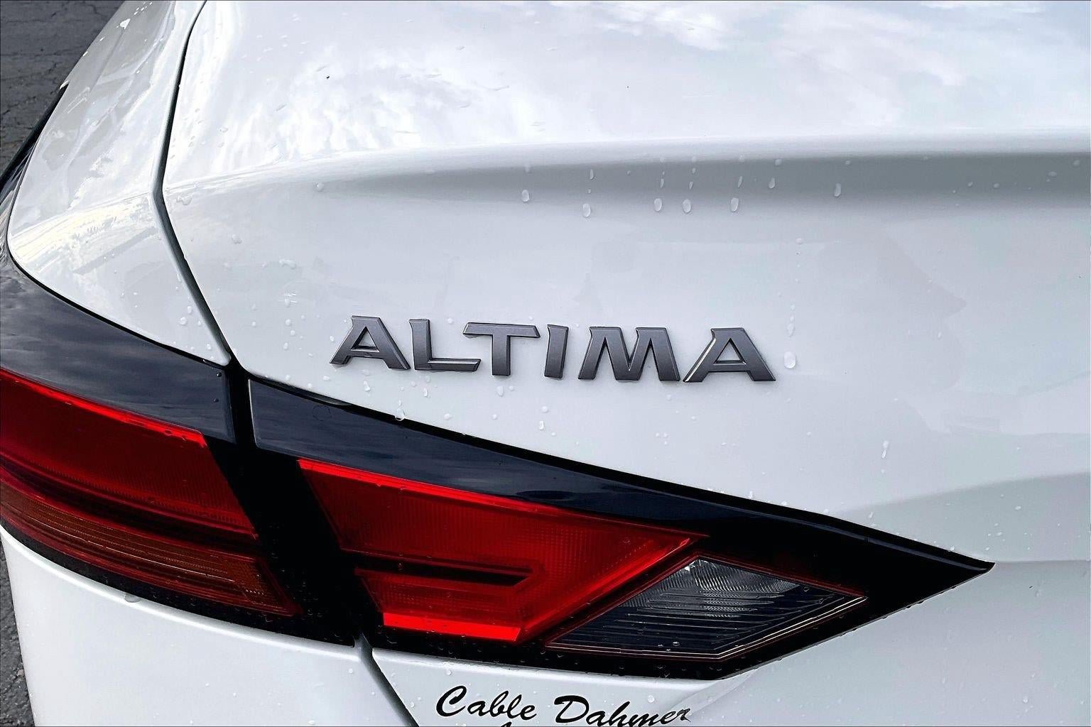 Used 2025 Nissan Altima 2.5 SV FWD image 8
