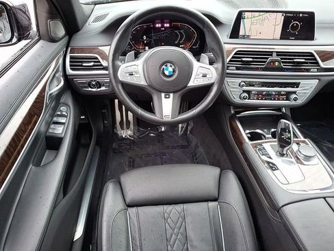 Used 2022 BMW 750i xDrive w/ M Sport Package image 14