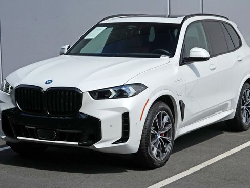 Used 2024 BMW X5 xDrive50e w/ M Sport Package AWD/4WD image 52