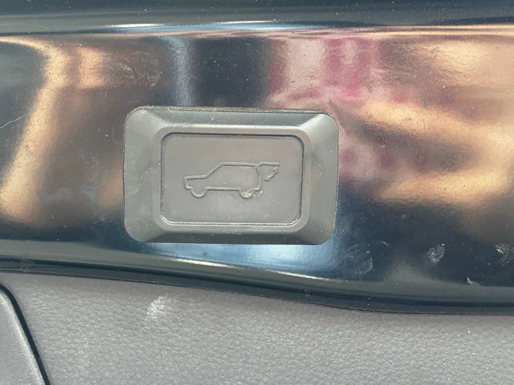 Used 2020 Toyota RAV4 Limited AWD/4WD image 33