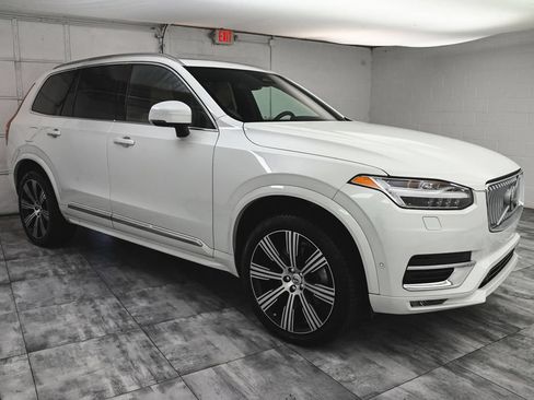 Used 2025 Volvo XC90 B5 Ultra w/ Protection Package Premier AWD/4WD image 3