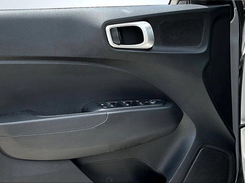 Used 2025 Hyundai Venue SEL FWD image 23