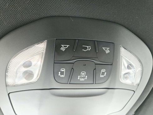 Used 2025 Chrysler Pacifica Select FWD image 33