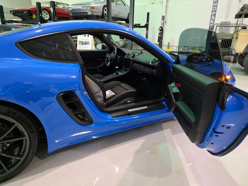 Used 2023 Porsche 718 Cayman w/ Premium Package RWD image 81