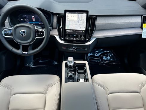 New 2026 Volvo XC90 B6 Core image 11