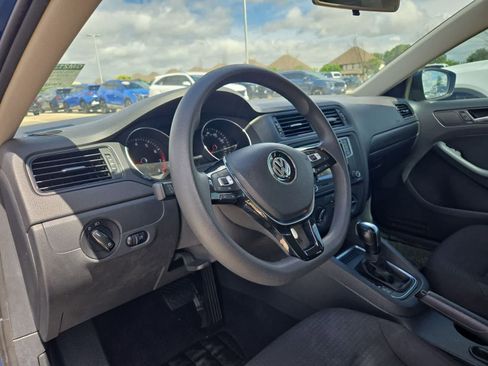 Used 2016 Volkswagen Jetta S FWD image 2