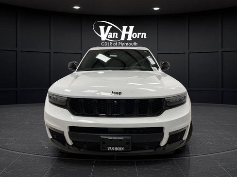 Used 2025 Jeep Grand Cherokee L Limited w/ Luxury Tech Group II image 12