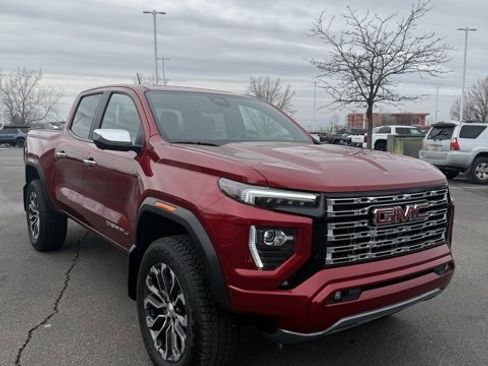 Used 2025 GMC Canyon Denali image 4