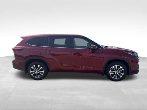 Used 2023 Toyota Highlander XLE FWD image 6
