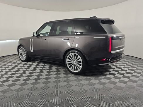 Used 2023 Land Rover Range Rover First Edition image 3