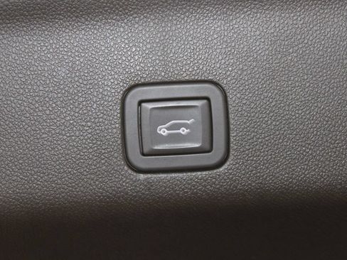 Used 2024 Chevrolet Tahoe LT RWD image 17