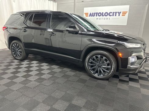 Used 2023 Chevrolet Traverse RS image 3