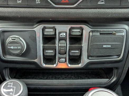 Used 2024 Jeep Wrangler Unlimited Sport AWD/4WD image 36