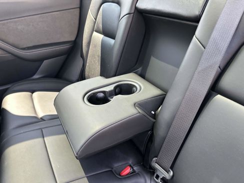 Used 2020 Tesla Model Y Long Range image 18