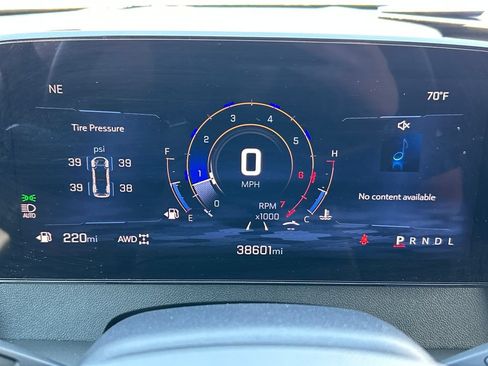 Used 2025 Chevrolet Traverse LT AWD/4WD image 11