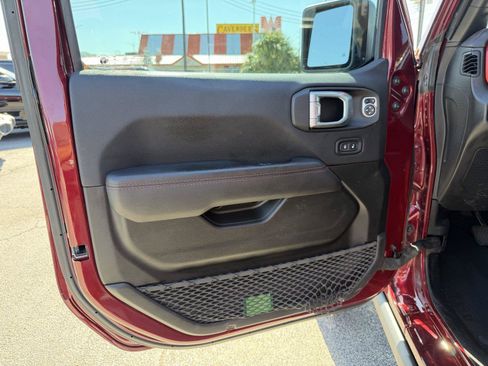 Used 2021 Jeep Gladiator Rubicon AWD/4WD image 12