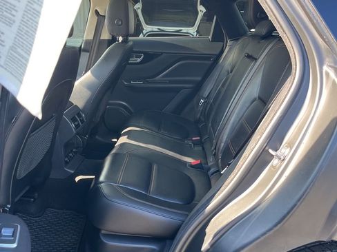 Used 2019 Jaguar F-PACE Prestige image 16