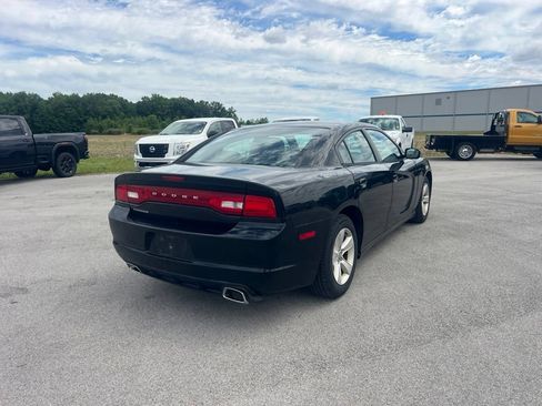 Used 2013 Dodge Charger SE RWD image 6