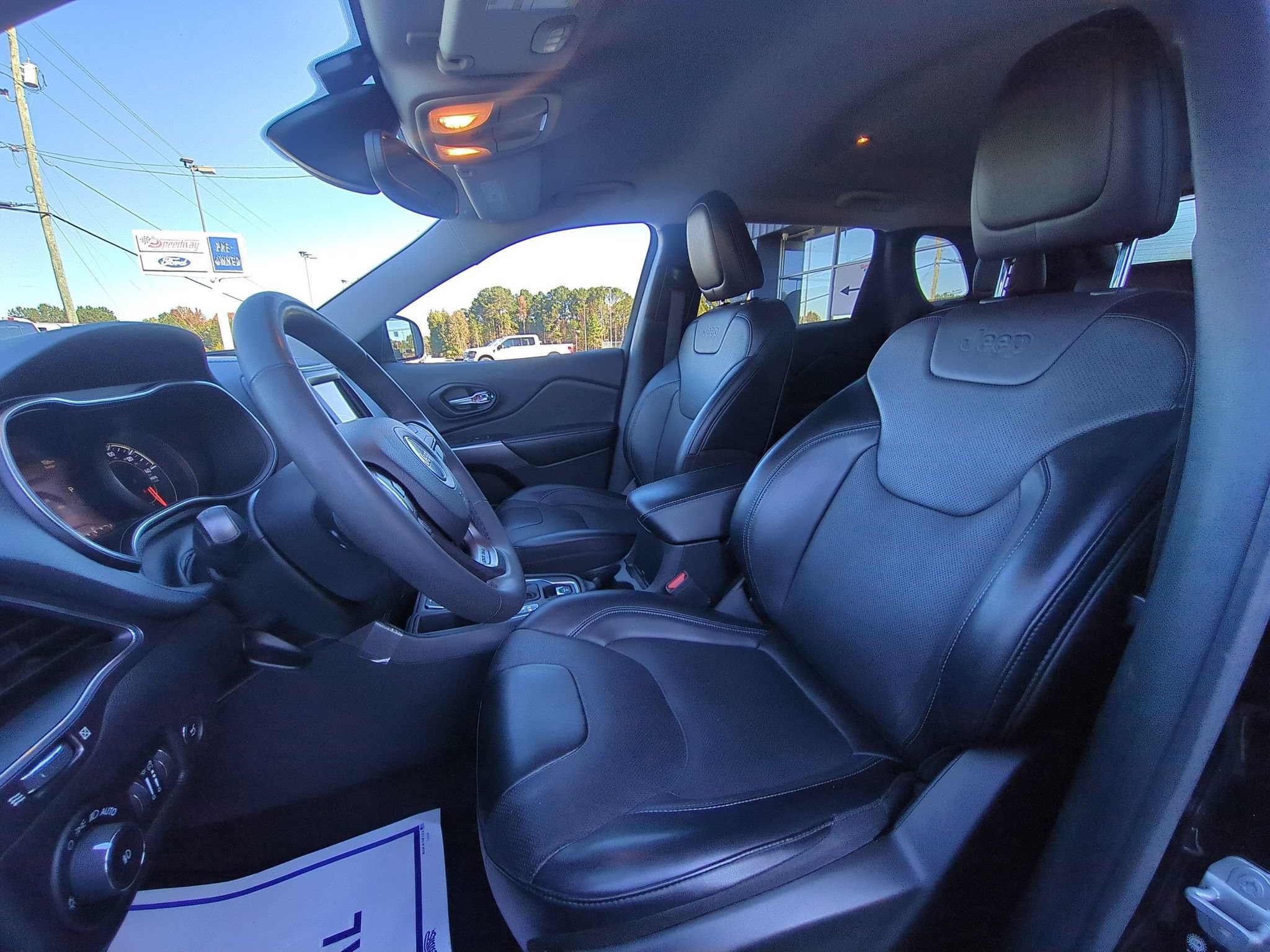 Used 2022 Jeep Cherokee Latitude Lux FWD image 24