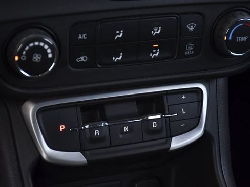 Used 2023 GMC Terrain SLE FWD image 13