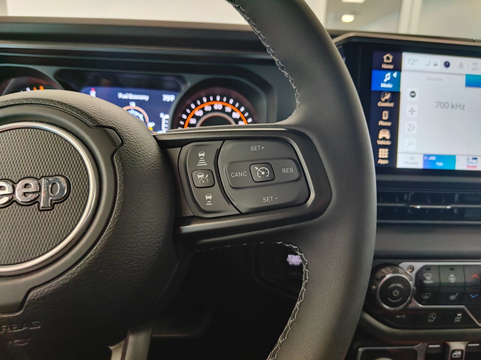 Used 2025 Jeep Gladiator Sport AWD/4WD image 22