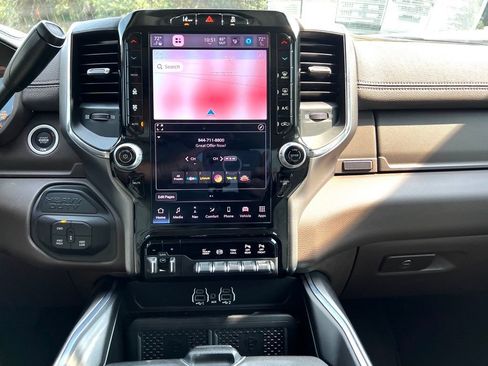 Used 2025 RAM 2500 Laramie AWD/4WD image 26