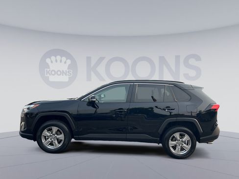 Used 2025 Toyota RAV4 XLE AWD/4WD image 2