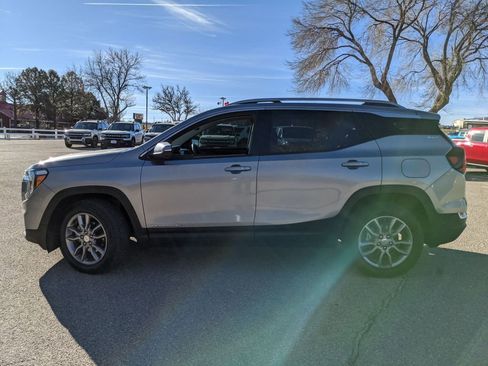 Used 2024 GMC Terrain SLT image 5
