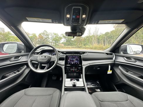 New 2025 Jeep Grand Cherokee L Laredo w/ Luxury Tech Group I image 22