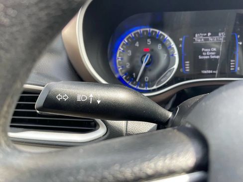 Used 2020 Chrysler Voyager Lxi image 32